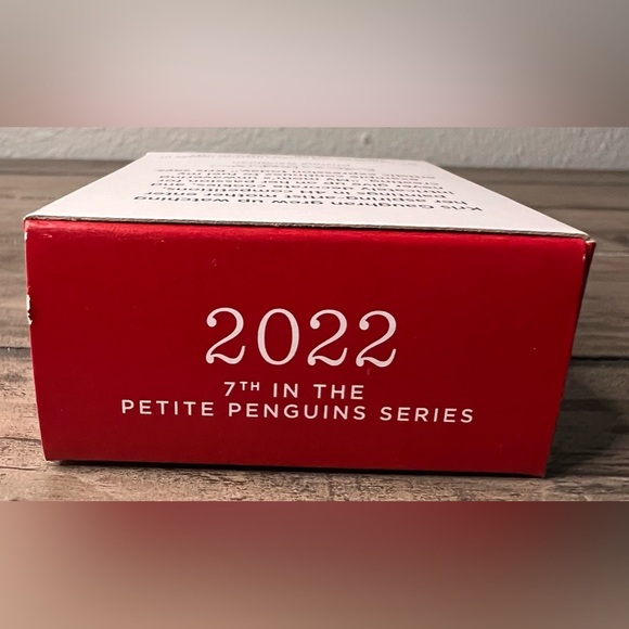 HALLMARK NEW 2022 PETITE PENGUINS A SNOWY TREAT # 7 IN SERIES Christmas ORNAMENT - Picture 9 of 10